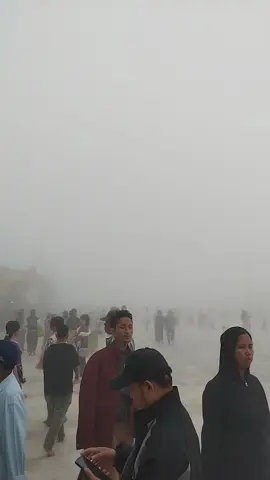 ညနေ 4 နာရီဘဲရှိသေး ဟိုနားနဲ့ ဒီနားကို ဘာမှမမြင်ရတော့ဘူး မြူတွေတအားဆိုင်း #ကျိုက်ထီးရိုးဘုရား 