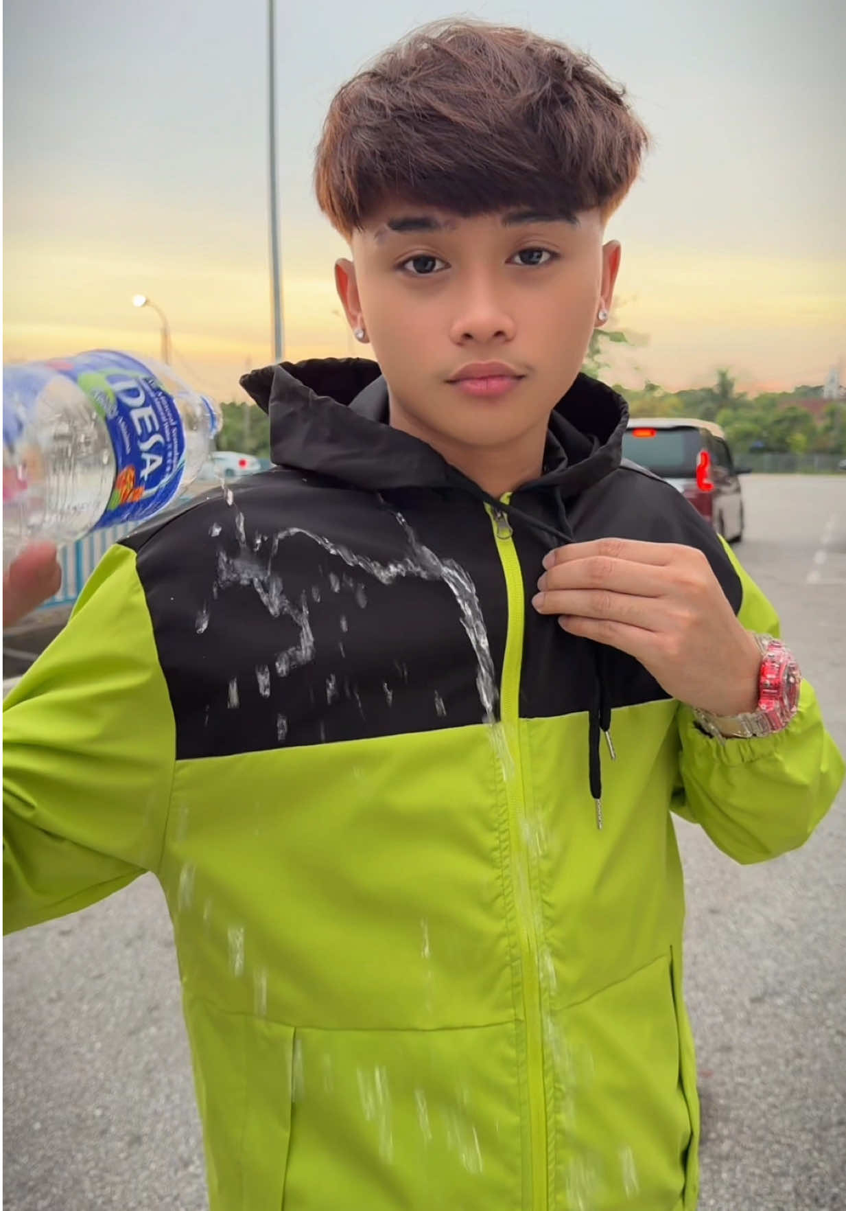 Crazy Colour 🧟‍♂️ #foryoupage #sweater #waterproof #windbreaker #unisex 