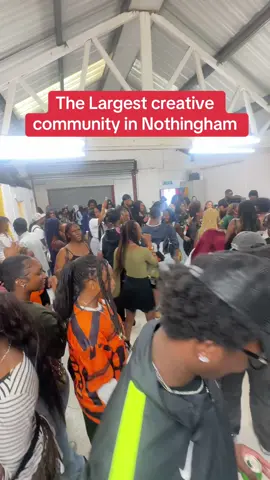 Who said there wasn't any creatives in Nottingham?😂😂 They’re all at poetic sparkles studio, so come though, book on the platform aoustudio.co.uk  #creativecommunity #nottingham #creatives #photostudionottingham #studiohire 