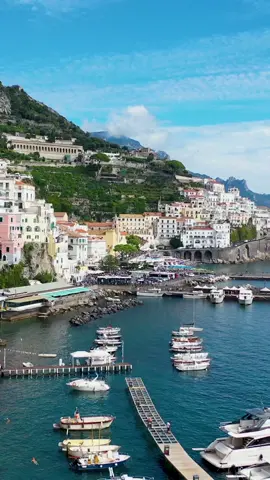 Amalfi Coast, Italy – The Most Breathtaking Coastline in the World 🌊🇮🇹 The Amalfi Coast, Italy is a dream destination where colorful villages cling to cliffs above the sparkling Mediterranean. From the romance of Positano to the charm of Amalfi and the elegance of Ravello, every view feels like a painting. Drive the winding roads, soak up the sun, and feel the magic of Italy’s most iconic coast. #amalficoast #italy #travel #dronevideo #italiaamoremio 