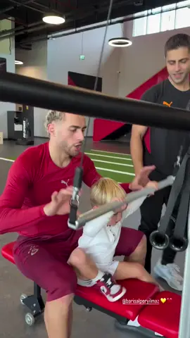 🥰 Barış Alper Yılmaz ve Ciro birlikte idman yapıyor.💛❤🦁#barışalperyılmaz #mertens #ciro  #keşfet #alisamiyen 