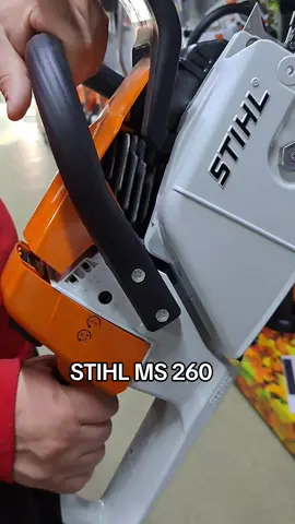 Бензопила STIHL MS 260 – найлегший та найпопулярніший інструмент у класі професійних ланцюгових пил. Вона має вагу 4,8 кг, міцну надійну конструкцію, гарну витривалість і призначена для розпилювання стволів і гілок молодих дерев м'яких порід (для деревини з бука чи дуба краще підібрати потужніший інструмент). #бензопила #stihl #ms260 #ціна #пила 