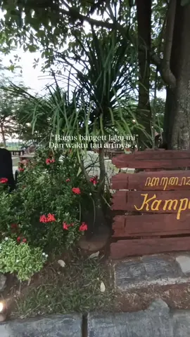 Disini enak banget, makannya murah².. tempatnya adem angin sepoy².. bisa hidden gem klo weekdays, klo weekend ramai bgt... cocok buat kelen yang suka nongki... lihat tag lokasi yaa 🥰 #kampoenglawas #4upageシ #wisata #kulinersemarang #fyp 