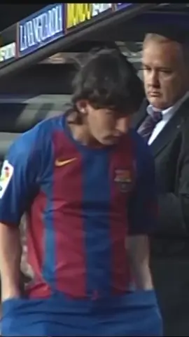 Antes de convertirse en una leyenda mundial, todo empezó aquí… en La Masia 💫 Pequeño, tímido pero diferente, Lionel Messi creció con el balón pegado al pie ⚽ Desde sus inicios en el Barça hasta ganarlo todo 🔥 Gracias por todo, Leo ❤️💙 #lionelmessi #LaMasia #FCBarcelona #BarçaDNA #GOAT 