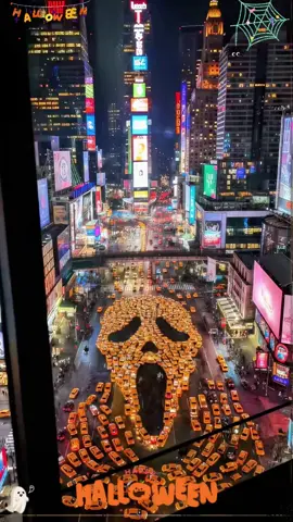 Thriller Dance - Michael Jackson - New York City Halloween Parade 2025 🎃🧟‍♂️ #thriller #thrillerdance #halloweenparade #newyorkcity #halloween