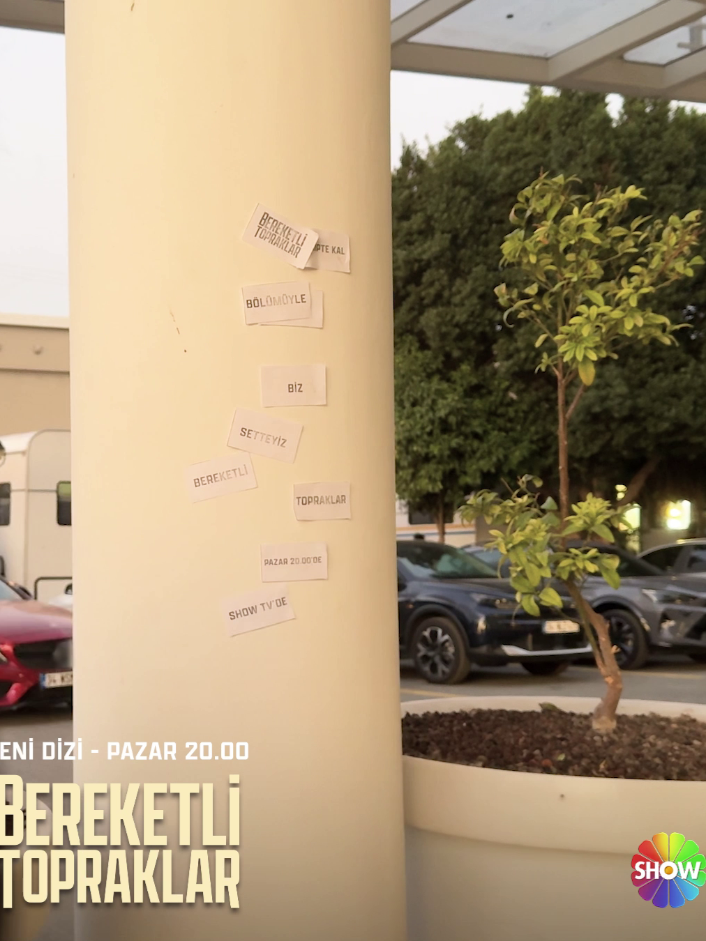 Biz sette, siz akşam ekran başında!  #BereketliTopraklar ilk bölümüyle bu akşam 20.00’de Show TV’de! @bereketlitopraklartv #Neİzlesem #türkdizileri #turkishseries