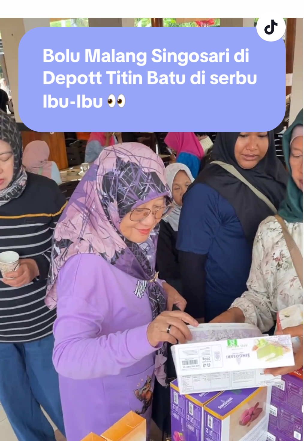 Kalau Sabtu Minggu main ke Batu, mampir ke Depot Titin Batu dulu yo Rek, Onok Booth e Bolu Malang Singosari 🥰 #bolumalangsingosari  #oleholehmalang  #kulinermalang  #khasmalang  #oleholehbatu 