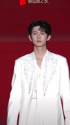 Toàn bộ phần đi thảm đỏ của bé Trần Thiêm Tường #xuhuong #thinhhanh #phimhay #phimhaymoingay #tranthiemtuong 