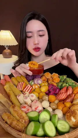 Mn thấy có bao nhiêu loại xiên trong mâm? 😙 #thhoadayrui #mukbang #leontiktok #ancungtiktok #xienban 
