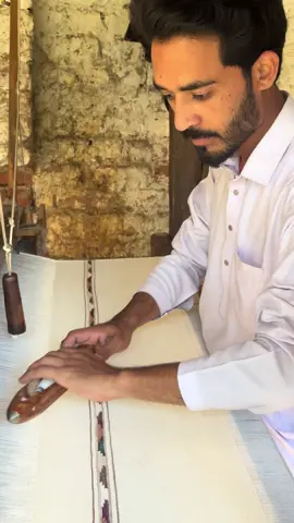 Hand work is To smart but not Easy 🥀#foryoupage❤️❤️ @hamza khushal 1999o #company #luxurylifestyle #textiledesign 