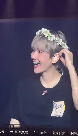 Nguy hiểm nhất chính là đến MUA cũng thấy idol của bạn xinh 🥹 ko nơ thì cũng hoa #baekhyun #baekhyunee_exo #baekbaek0492 #exo #reverietour 