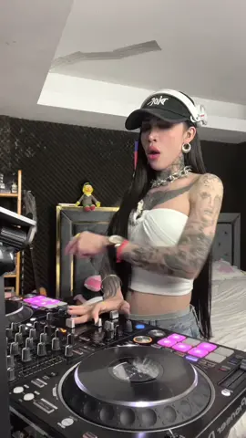 ចង់ស្រែកអោយខ្លាំង#fypシ゚viral🖤tiktok #cambodia🇰🇭 #folwor_1million #highlight #creatorsearchinsight #creatorsearchinsight #fyppppppppppppppppppppppp #djremix #getviral @Selena Dj 