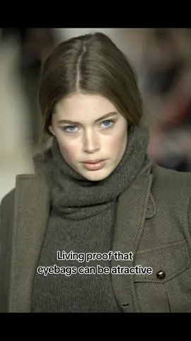 Doutzen first living proof that you can be pretty even when you have eyebags (yes,also if you got  them full purple )#foryoupage #yxbca #doutzenkroes #viral #beauty 
