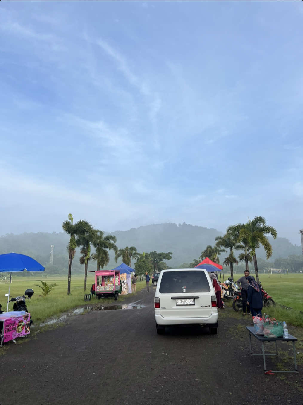 jualan tadi pagi disuguhi view yang emmmmh, syahduu🥹 #gunungbohong #lapangtembak #chickenwingscimahi #cimahi #pasarminggu #fyp #4u #masukberanda 