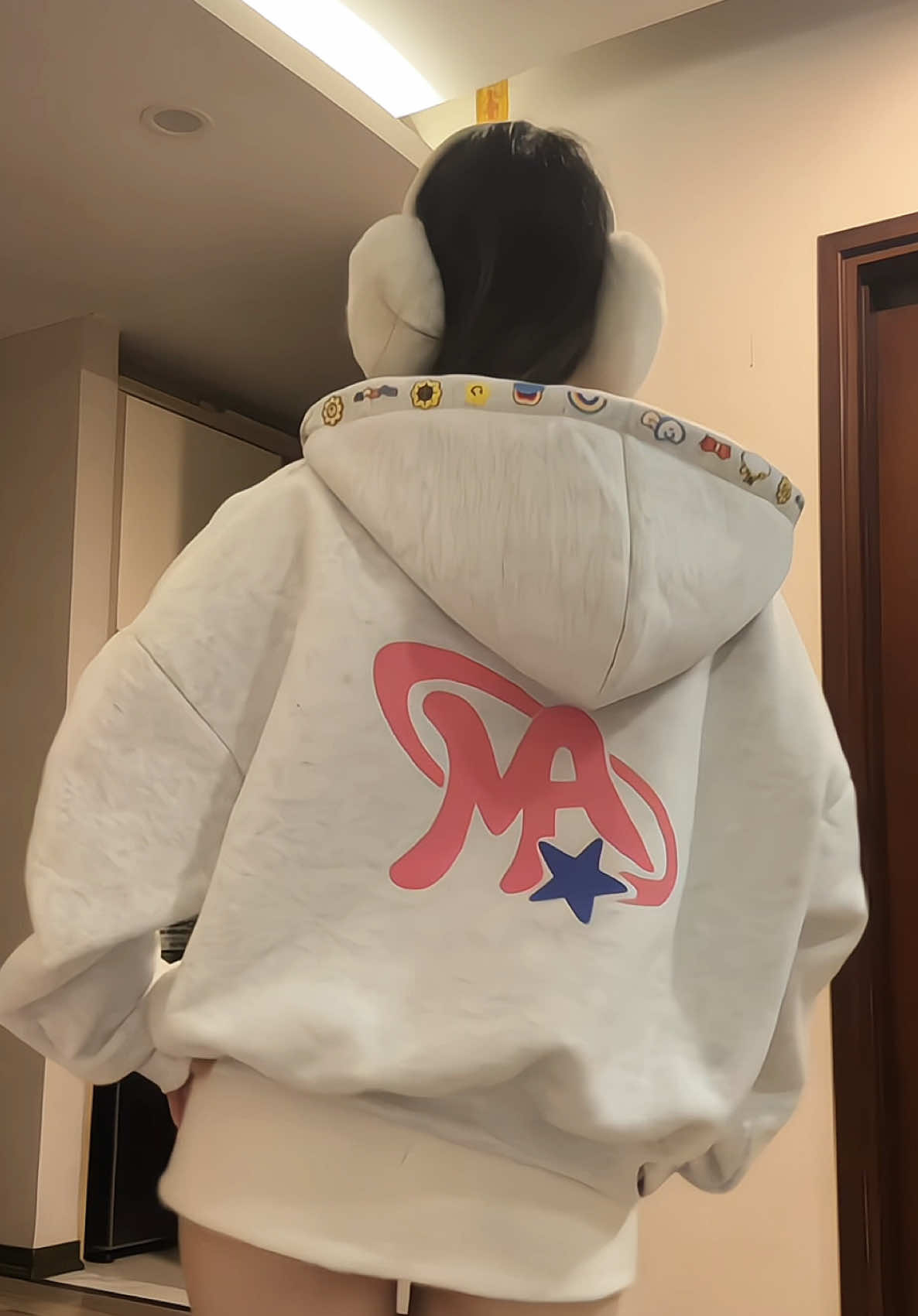 mua áo còn được tặng kèm gấu xinh xỉuu #fyp #quanao #aothun #aothunnu #hoodie 