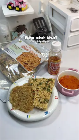 Cơm cháy nhà Bếp chè thái nhìn đơn giản mà ăn thì lại siêu ngonnn 🌶️ 🌶️ #bepchethai #comchaymamhanh #comchaydaynoi #comchaybepchethai #comchaychabong 