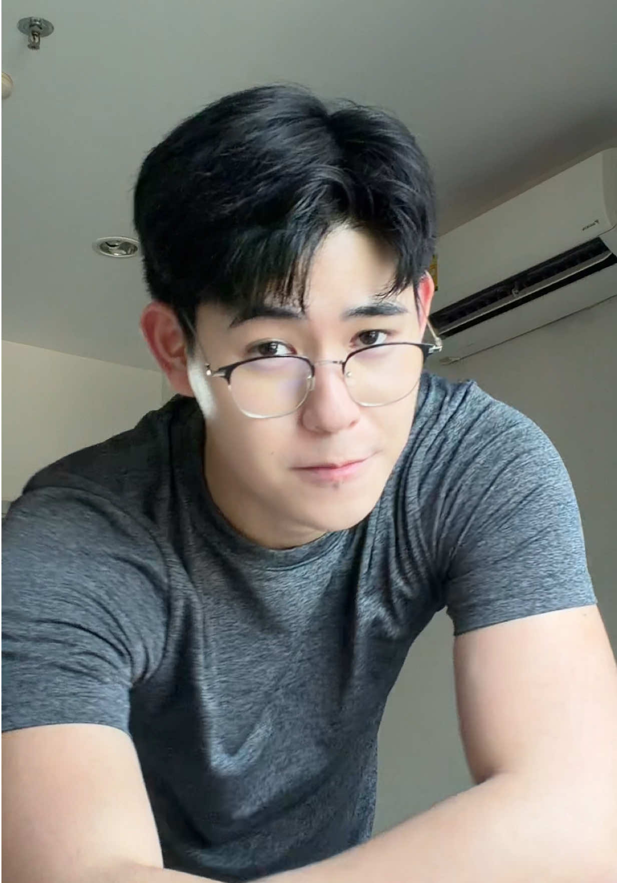 รับไอแว่นไปสักคนไหมมม