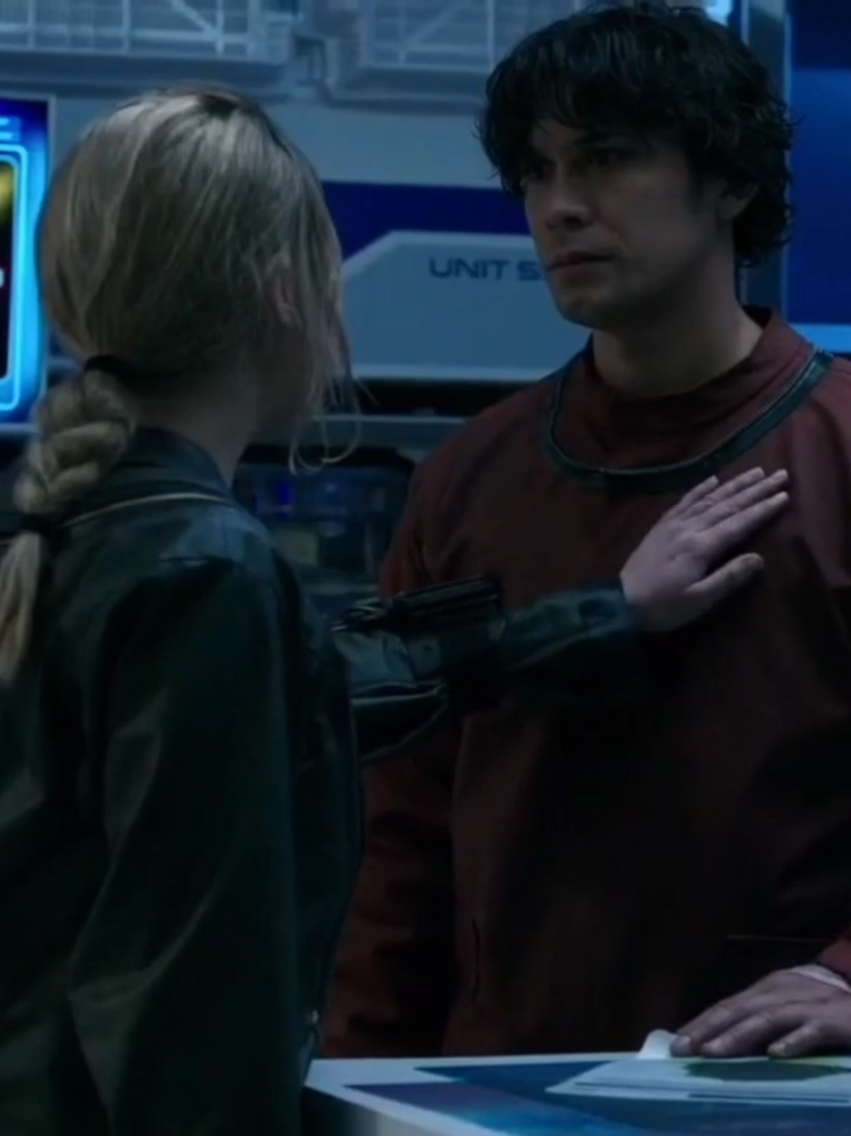 and how after everything that happened between them they remained friends?? #the100 #bellamyblake #clarkegriffin #bellarke 