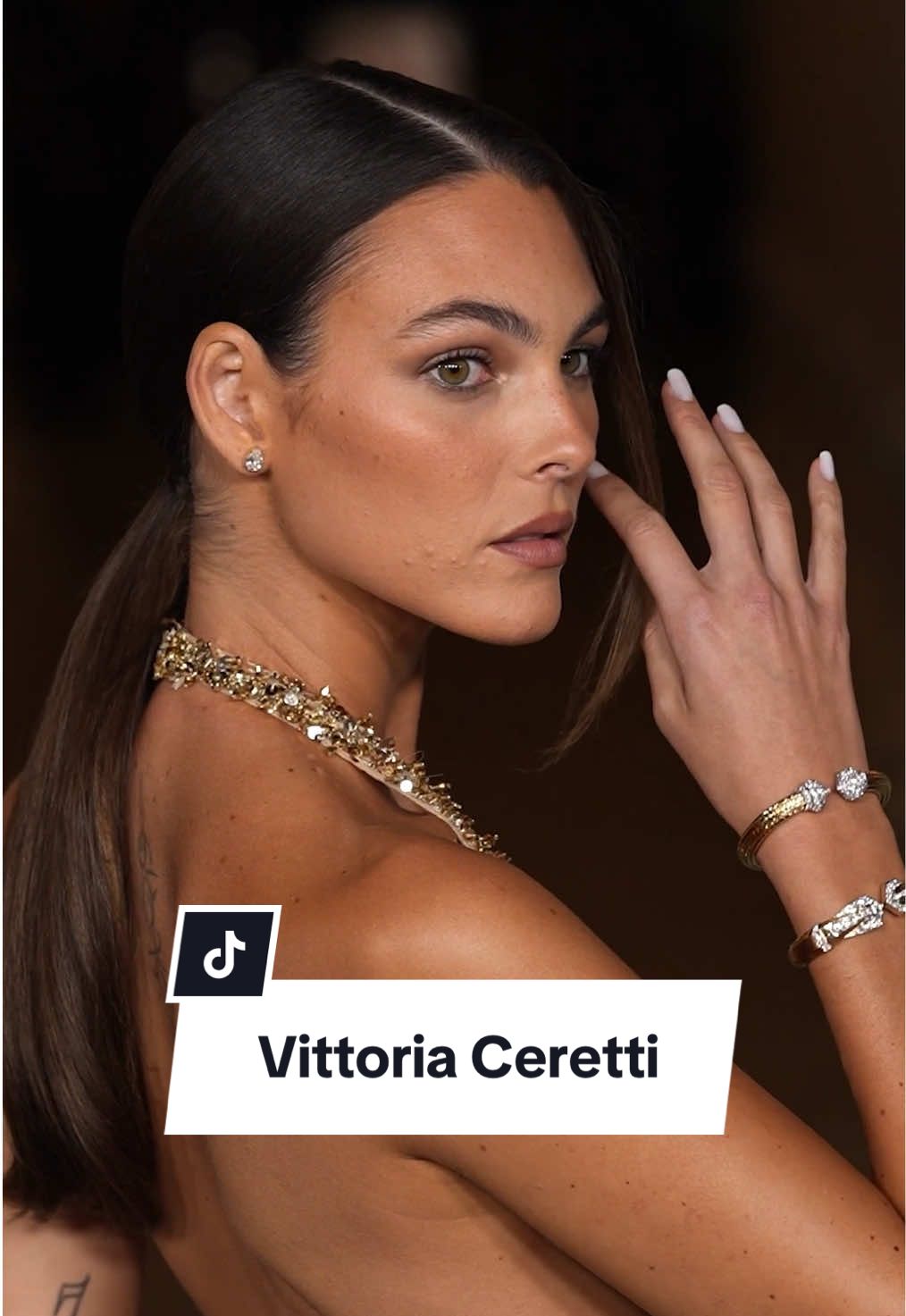 #vittoriaceretti at the #lacma gala 2025 in LA. #voguegermany #lacmagala #vittoriacerettimodel  (Video: Getty Images)