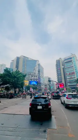 রাজধানীর অভিজাত এলাকা গুলশান ২–এর নিচে জোরেশোরে চলছে মেট্রোরেলের ভূগর্ভস্থ লাইনের কাজ। আধুনিক ঢাকা গড়ার পথে এটি এক বিশাল পদক্ষেপ! 🇧🇩 ##DhakaMetroRail##Gulshan2##UndergroundProject#ModernDhaka @Saiful Raju 