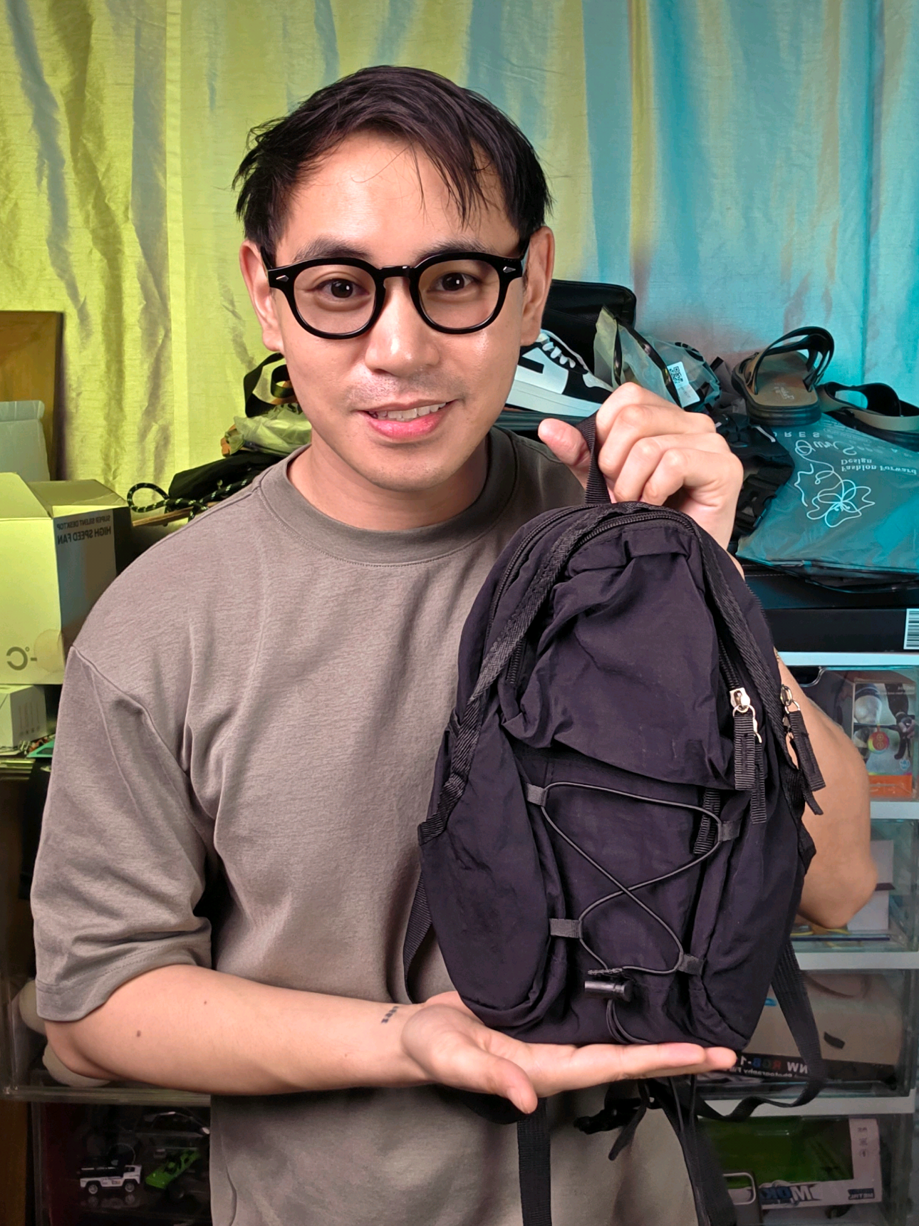 cool backpack mini and small size backpack that is fashionable and can be use for school backpack or everday backpack #coolbackpack #minibackpack  #schoolbackpack #studentbackpack #fashionablebackpack 