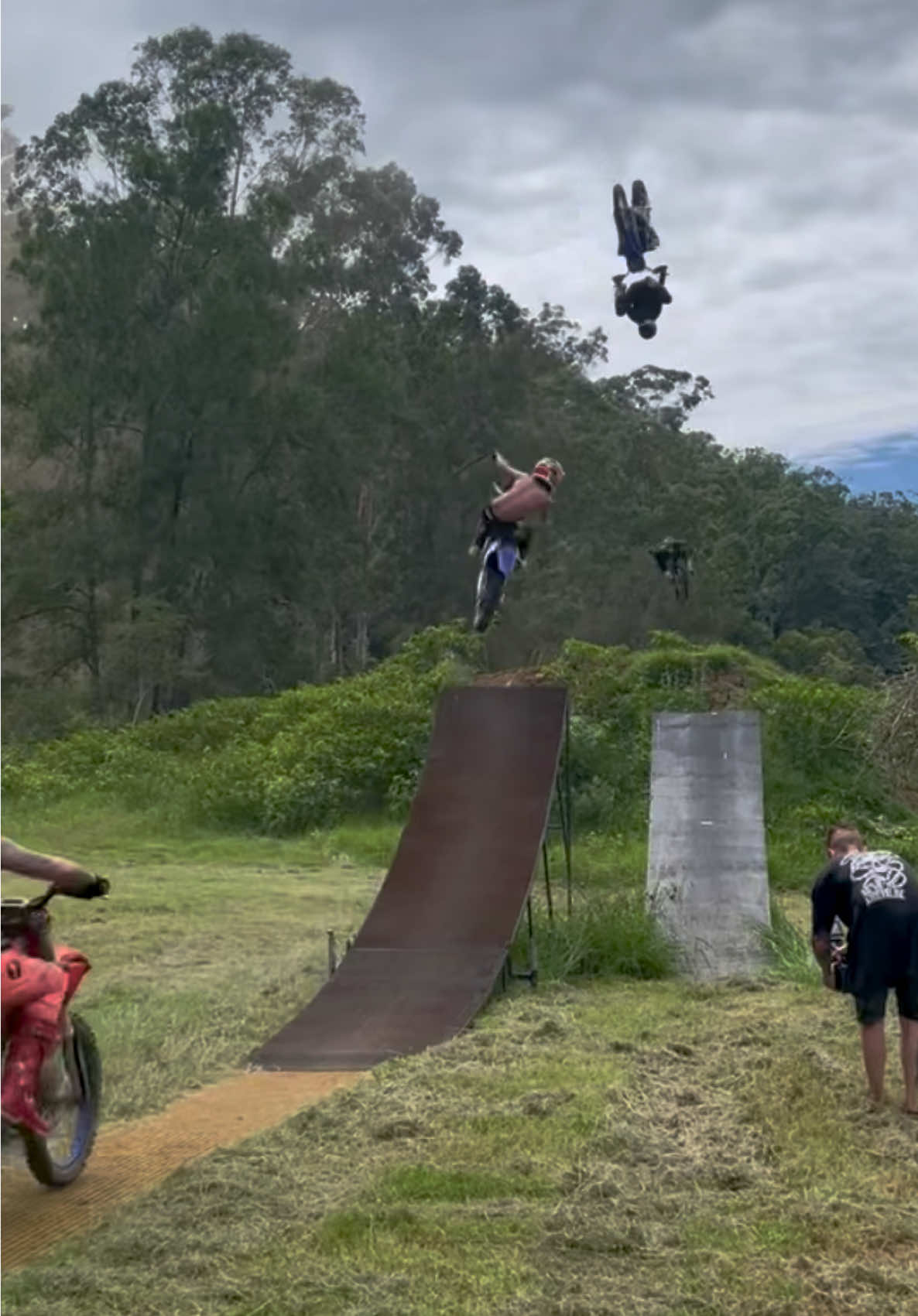 How many riders? 🤔  Training for #FreestyleKings shows! Grit, hot day, whole crew 💪 so much fun! #Motocross #Skills #SportsTok #Sydney 