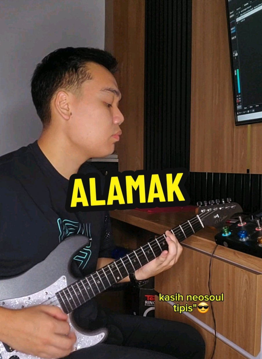 Kalau ada 9 triliun🤑... . @jsguitarsofficial  🎸 @valeton_id  🎛 @fstrings.id  . #guitar #cover #alamak #rizkyfebian #adriankhalif