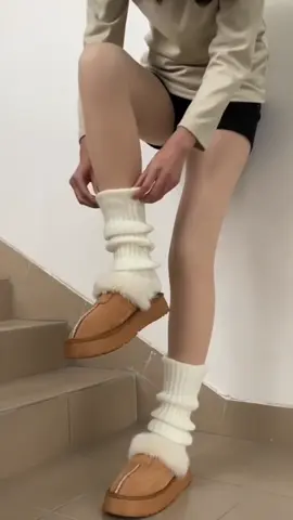 Tất trắng nhún phối giày thể thao hay dép lông rất hợp 😚🍂 #review #viral #trending 