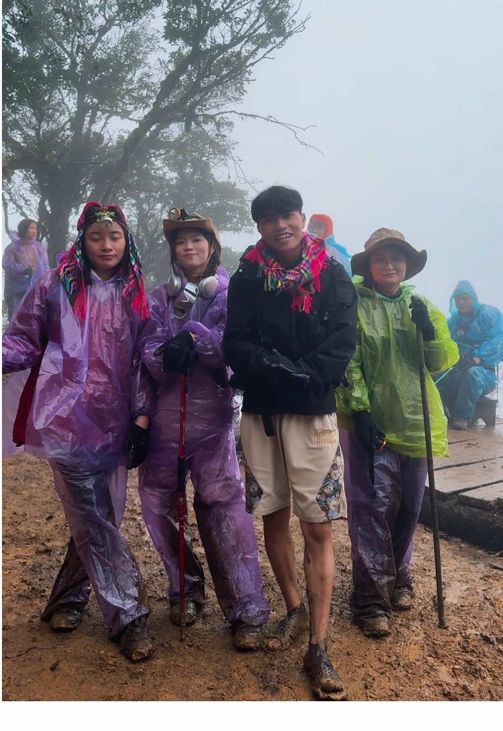 Những chiến binh khi đi treckking Phu Sa Phìn #Longanhtuor #hotua #phusaphin #checking #leonui 