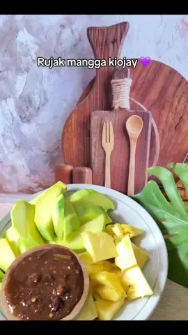 Rujak mangga siapa yg suka rujakan 💜🫶🏻 resep sambely di coba ya 🫶🏻 #rujakbuah #sambel #bismillah #manggakiojay 