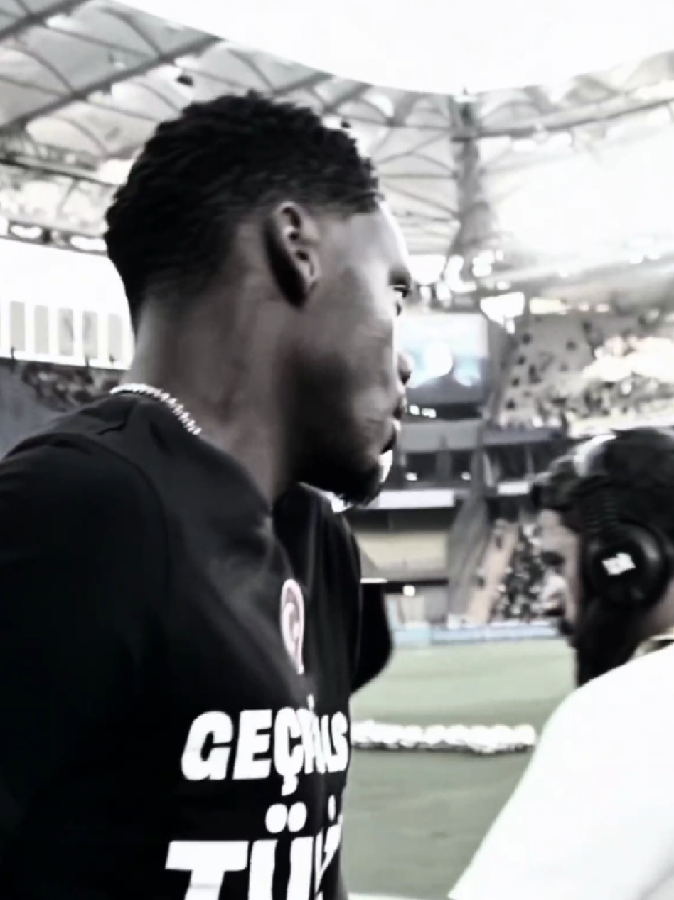 Sözleşmesinde küçüktaşa gol atar maddesi varmış #jhonduran #duran #fenerbahce #besiktas #kesfet 