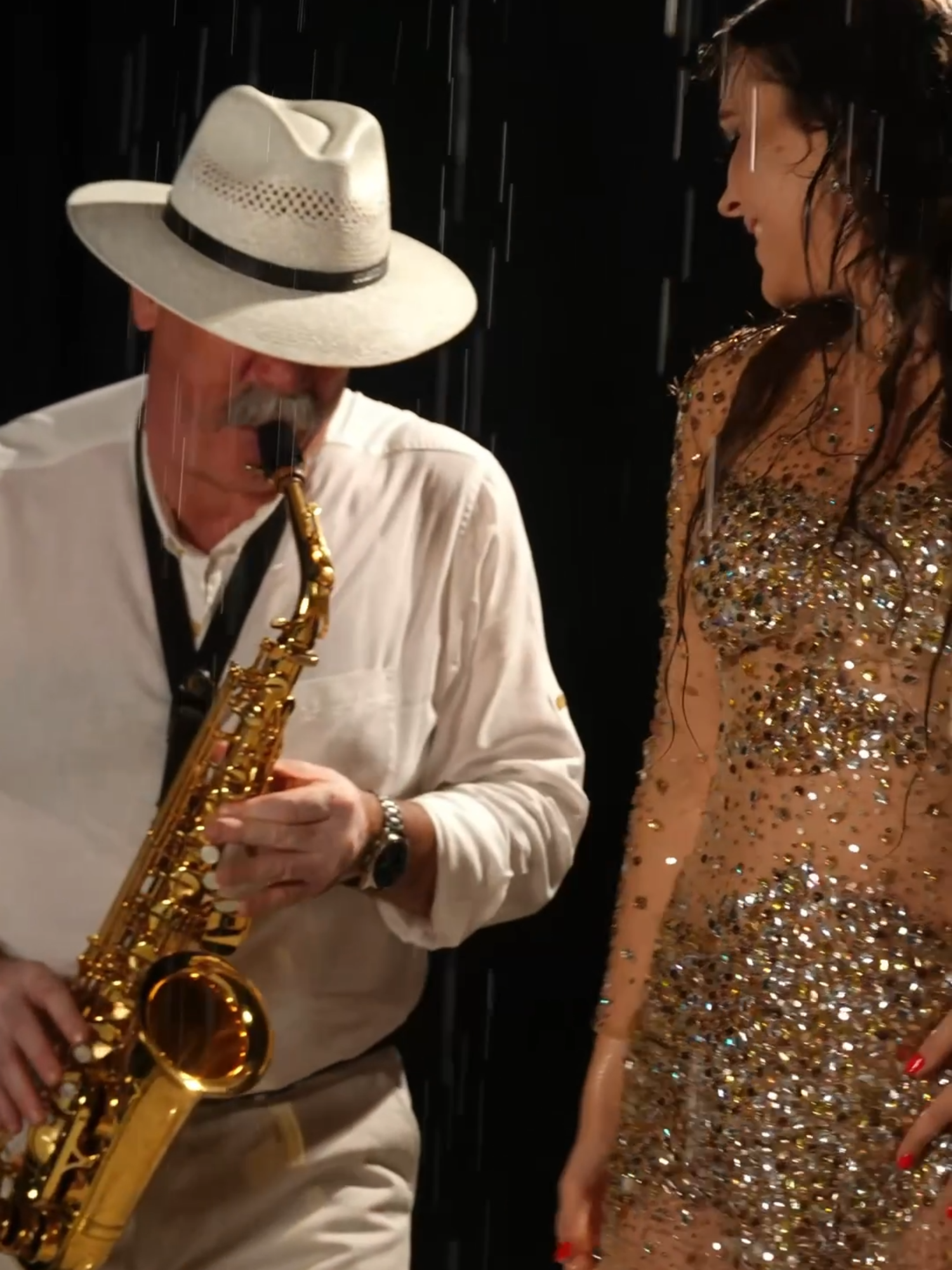 ЗАЖГЛА ЭТУ ОСЕНЬ #певица #песня #wonderleena #пою