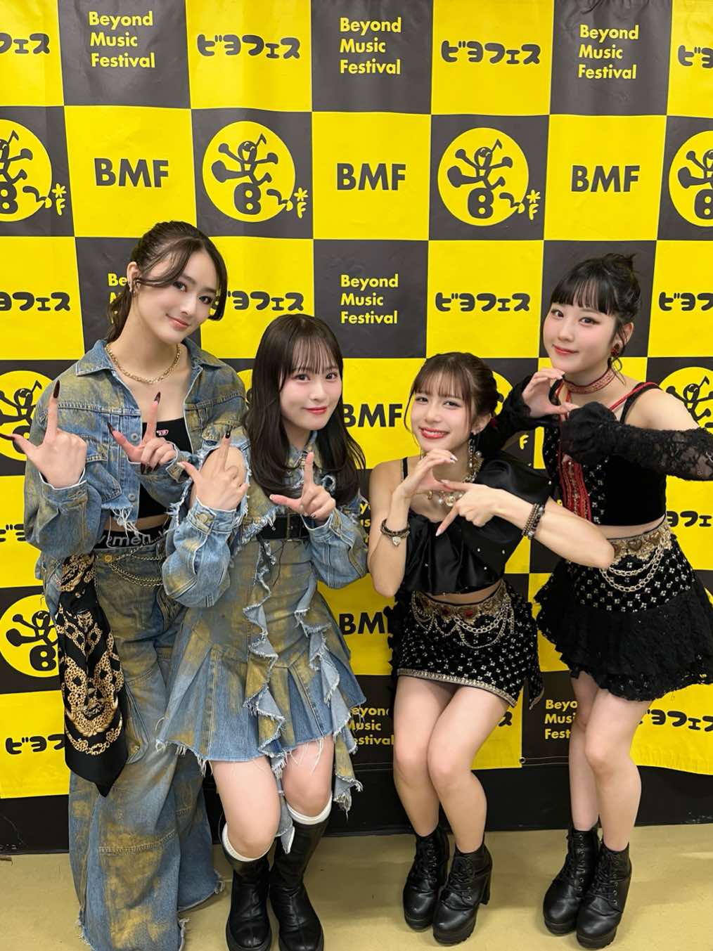 Girls²さん(@Girls²(オフィシャル) ) とアモーレ💃 #盛れミアモーレ #Girls2 #ガールズガールズ #juicejuice  隅谷百花さん 小田柚葉さん 💛江端妃咲 🤍井上玲音