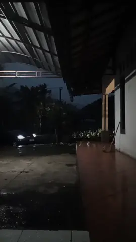 bukan bogor kalau gak ujan. #bogordingin🥶 