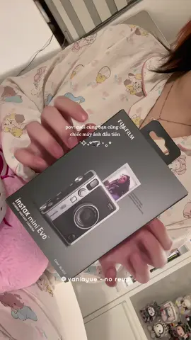 thiệt ra là pov: bạn nhìn toi khui chiếc máy ảnh đầu tiên 🥹 #camera#fujifilm#instaxminievo#unboxing#eyue