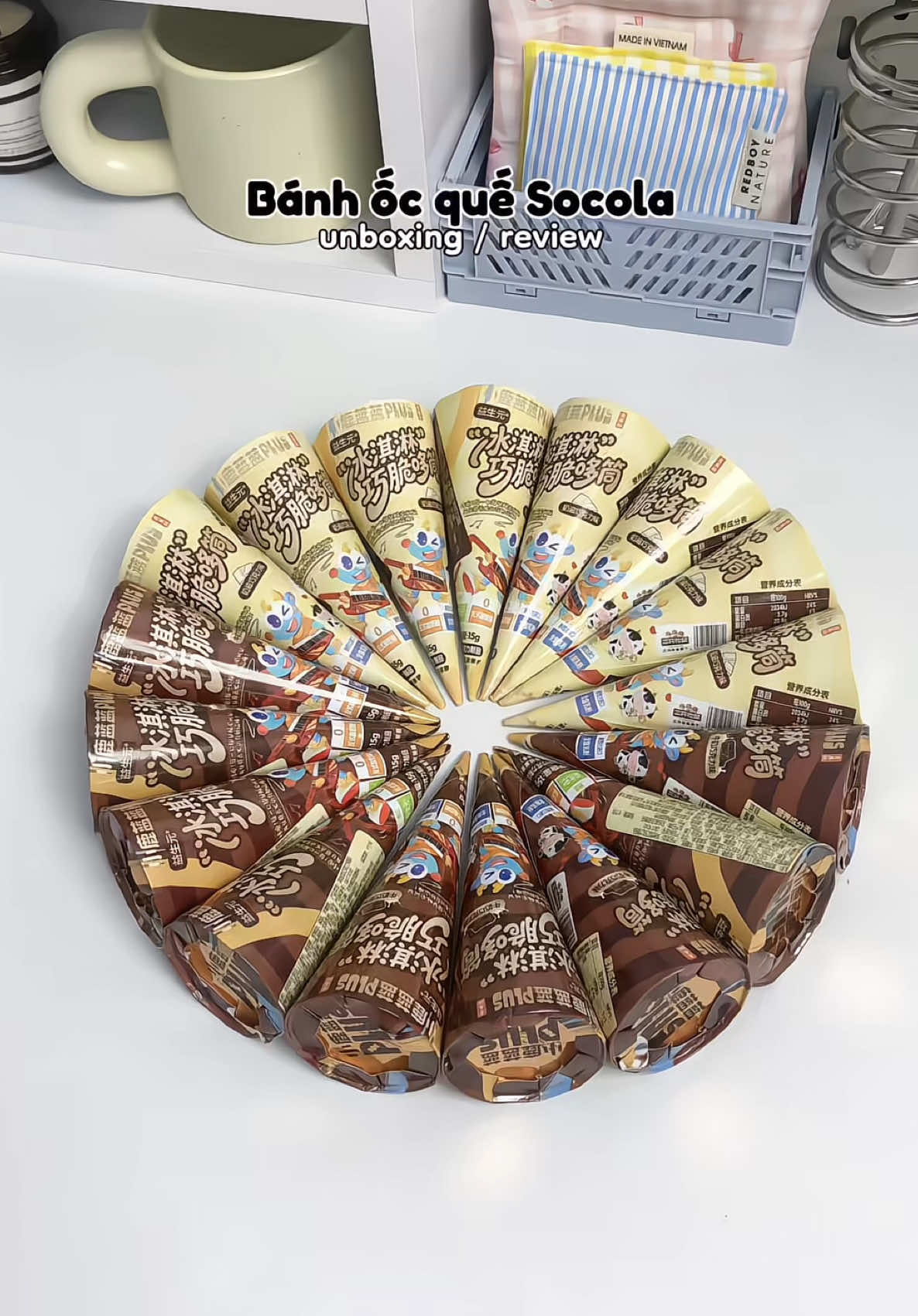 Bánh ốc quế sôcôla giòn rụm, béo ngậy 🤤🤤🍫🍫 #nhyeeunbox #doanvat #banhocquesocola #banhocquenhankem #socola #dearbluevn #unboxing #review #xuhuong #viral 