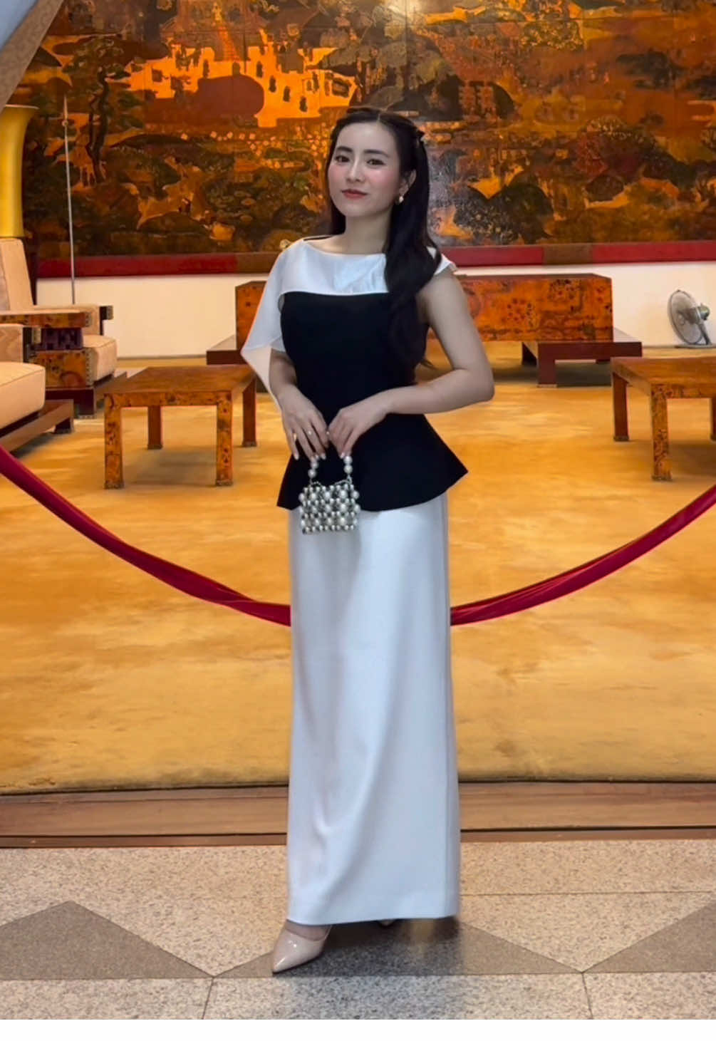 1m40 không ngờ có ngày được khách Tây tới hỏi xin in4 đồ luôn á mấy bà 😁 Nấm lùn nhưng chịu khó chọn cho mình những bộ váy áo xinh thì vẫn tự tin toả sáng nhen mấy bà 🥰 @Thời Trang MELYA #viral #thoitrangnu #MELYA #outfit 