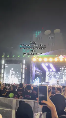 One day ya Bas 🥹🤏🏻🖤.  #everythinguare #baskara #hindia #konsersurabaya #fyp    @Baskara Putra / Hindia @The 14th Efestaphoria 