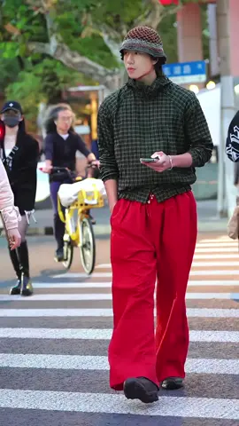 #Shanghai #StreetFashion #streetwear #foryou #Lifestyle #fyp #outfit #fashiontiktok 