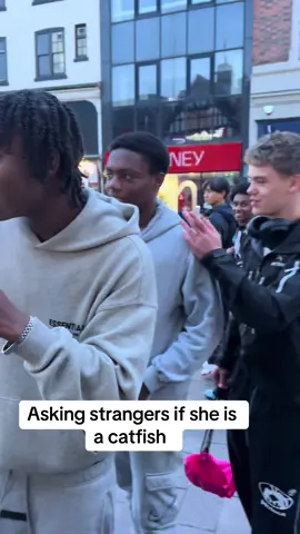 Do you think they are catfishes?#fyp #uktiktok #catfished #goviral #blowthisupforme 