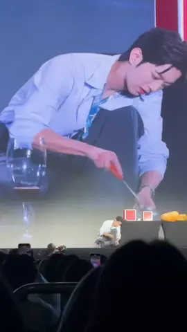 peien yang bener ajaa, ngakak bgt liat gelasnya yang segede gaban😭 #desire4fminchongqing #jiangli #lipeien #seekyli 