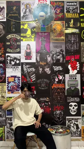 Dekor Ruang Tengah Rumah bolehlah yaaa #posterband #fyp #poster #stikerdinding #dekorasikamar 