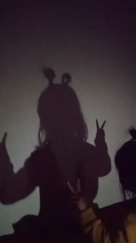 ikutan bikin beginian mumpung gabut mati listrik 😂 #shadowdance #shadow #trendbayangan #trendbayangananak #bayangan 