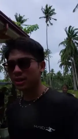 PART 5 ( ENEMY TO LOVER) Friday. First subject pa lang, ramdam ko na agad na may kulang. Tahimik ang room, wala ‘yung maingay, epal, at makulit kong bestfriend. Si Jeo. Usually kasi, siya ‘yung unang nang-aasar sakin pagpasok ko pa lang sa room. Pero ngayon? Empty chair. Nagulat ako nang sabihin ni prof, “Class, si Jeo absent today. May sakit daw, sabi ng mommy niya.” Agad akong napatigil sa pagsusulat. May sakit? Hindi man lang nagsabi. Akala ko ba bestfriend ako? Pagkatapos ng klase, hindi na ako nagdalawang-isip. Diretso akong dumaan sa bahay nila. Pagbukas ng gate, si Tita Ja agad ang sumalubong. “Ay, Yana nak! Buti napadaan ka. Si Jeo, ayun, nakahiga pa rin. Nilagnat kagabi. Ayaw magpacheck-up.” Napakunot noo ko. “Ayaw magpacheck-up? Ang tigas ng ulo.” Ngumiti si Tita. “Ikaw na nga kumausap, baka makinig pa sayo. Nasa kwarto niya.” Pagpasok ko sa kwarto niya, naamoy ko agad ‘yung menthol na parang Tiger Balm. Nasa kama siya, nakatalikod, naka-jacket, at halatang walang gana. “Uy, kumag,” sabi ko habang inilalapag ang dala kong supot ng lugaw. “Pinadala ni Tita. At ito, binili ako ng juice para sayo.” Walang sumagot. Tahimik. “Jeremiah,” tawag ko ulit. “Hindi mo talaga ako kakausapin? Galit ka pa rin?” Lumapit ako, tinignan ko kung tulog — pero nagulat ako nang bigla siyang magsalita, paos ang boses. “Bakit ka pa nandito?” “Ha? Wala lang. Napadaan.” “Napadaan? Eh galing ka pa school” “Eh kasi concern ako, tanga.” Umupo ako sa tabi ng kama niya. “Ang sungit mo naman kahit may sakit ka na.” Lumingon siya sa wakas. Medyo namumula pa ang pisngi niya, halatang may lagnat pa. Pero kahit may eyebags na, pogi pa rin — nakakainis. “Tombits,” mahina niyang sabi, “umuwi ka na.” “Excuse me? Ako pa pinaaalis mo?” “Hindi mo naman kailangan mag-alala. Hindi mo naman ako gusto kasama, ‘di ba?” Natigilan ako. Ang sakit marinig ‘yon kahit alam kong galing lang ‘yon sa tampo. “Alam mo, Jeo, minsan ang drama mo,” sabi ko habang pinipigil ‘yung nginig sa boses ko. “Di mo talaga ako kakausapin ng matino?” Tahimik ulit siya. Kaya tumayo ako, kinuha ‘yung bag ko. “Bahala ka sa buhay mo. Kung ayaw mong makipag-usap, fine. Manigas ka dyan.” Pero bago pa ako makarating sa pinto, bigla niyang sinabi, mahina pero malinaw: “Sorry na…” Napalingon ako. “Dito ka lang, please,” sabi niya, halos pabulong. “Wag ka muna umalis.” Natigilan ako. Bumalik ako sa kama, dahan-dahang umupo. “Ang hirap mo intindihin ah,” sabi ko, pero ngumiti ako ng konti. Tumingin siya sa akin, ‘yung mga mata niya parang batang nagso-sorry. “Sorry na ulit,” sabi niya, halos mahina na parang bulong lang. “Sorry saan?” “Sa mga sinabi ko nung huli. Sa pagiging seloso kala ko kasi nakalimutan mo na ang bestfriend mo.” Hindi ako sumagot agad. Bumuntong-hininga lang ako, sabay inayos ‘yung kumot niya. “sus oo na, Jeo. Pero next time, huwag mo nang itago pag may sakit ka, ha baka batukan kita lalo?” Ngumiti siya ng mahina. “Aalagaan mo ulit ako?” “Depende.” “Depende saan?” “Depende kung titigil ka na sa kaartehan mo.” #au #fyp #jerimiahong 