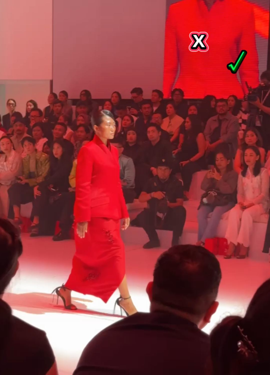Tiap liat video aku jalan di JFW, rasanya masih belum percaya… Kadang mimpi emang beneran bisa nyata kalau kita nekat sedikit. ✨ terimakasih @PONDSIndonesia @Jakarta Fashion Week  #miracleshappen #miraclerunway2026 #miraclesmodel #pondsagemiracle #cheattheage 