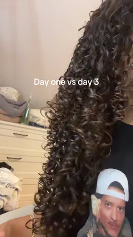I wore the same clothes to sleep guys, dont come at me #curls #3typehair #curlyhair #fyp #xbcyza 