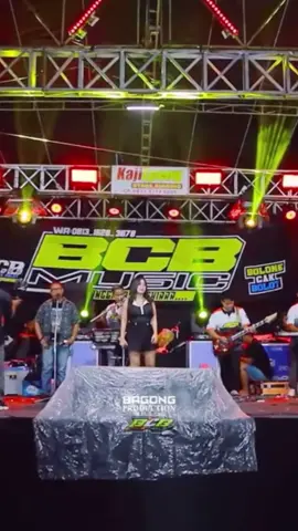 Ajossss💃🏻😍@Fitri kecil @DIAN PRO AUDIO PURWODADI  #soundsystem #dianproaudiopurwodadi #fypppppppppppppp #becebeshirr 