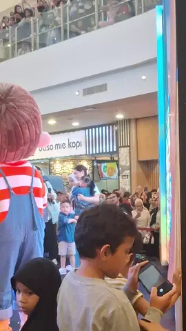 lihat mamah gigi secara langsung masya Allah cantik bangetttt... 