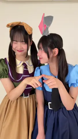 ハロウィンコス最後🦊🐰 アイドル歴長いのどっちだと思う？ @meku @織多莉鈴🧃 