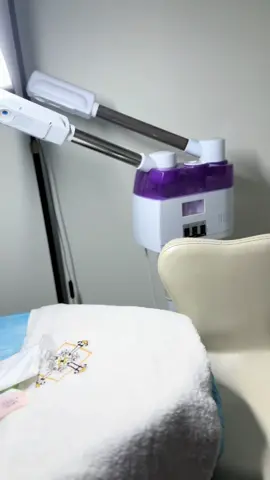 تنظيف البشرة الفيشل ✅✅ يفتح السنتر من_ الساعة 10:00 صباحآ الى الساعة 8:00مساء الاثنين عطلة السنتر العنوان 📍 شارع فلسطين تقاطع الصخرة مجاور عيادات النخبة للحجز والاستفسار تواصل واتساب 📞07777523395